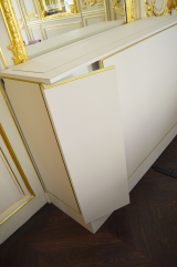 Meuble lift pour écran 65 pouces, porte d'accès au rangement des accessoires